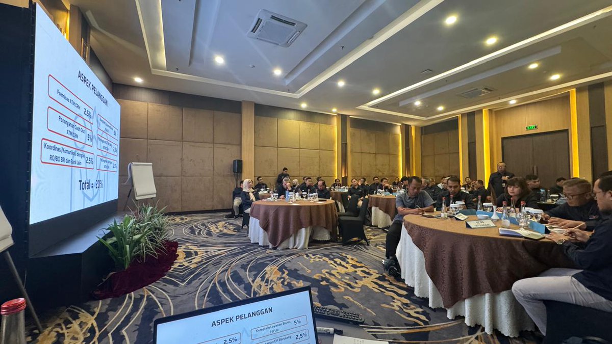 Mischievousbo12's tweet photo. On Duty.. https://t.co/7hpfDLRMny