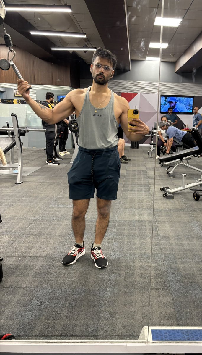 SidheshPathre tweet media