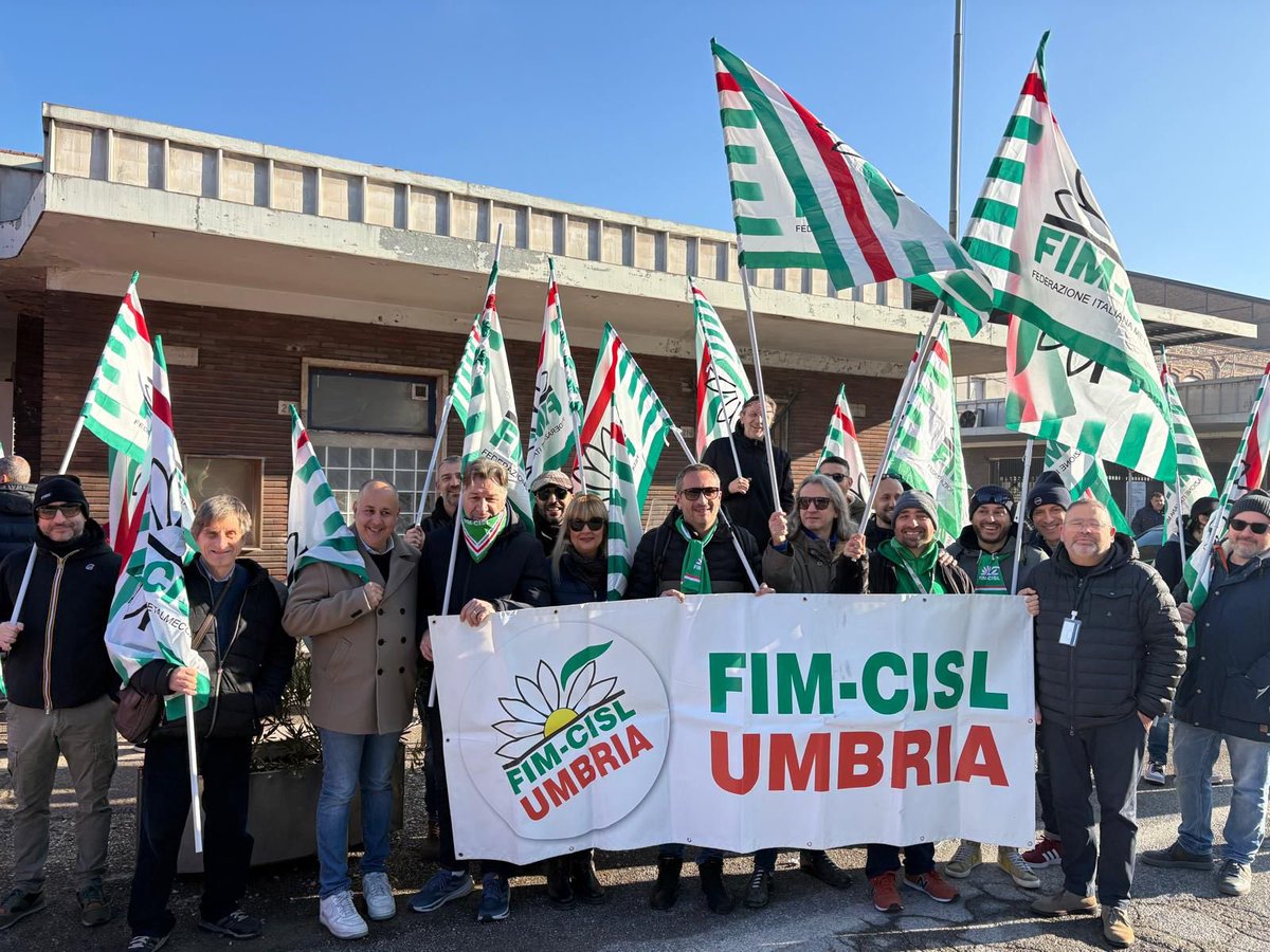 #CCNL #Metalmeccanici continua la lotta per il contratto 💪🏾📣Umbria  hanno scioperato, con adesioni superiori al 90% in AST, Faurecia ha registrato adesioni dell'80%, così come la media provinciale. A Perugia, Polplastic e Terex hanno avuto rispettivamente il 75% e l'80%