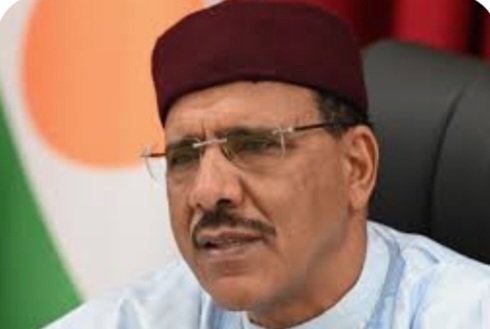 #Niger: Soutien et solidarité au "grand prisonnier du sahel" qui est entre les mains des putschistes il y a de cela plus de 18 mois.