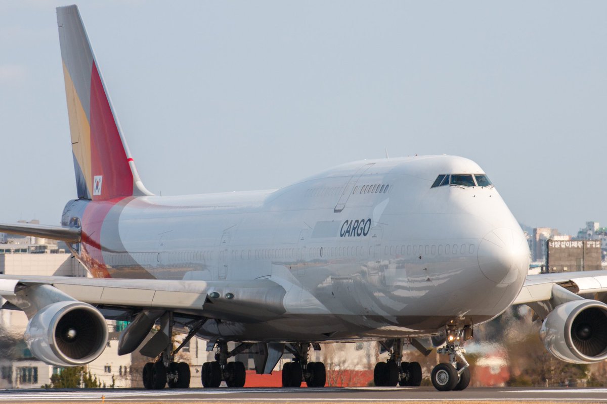 747_spotter's tweet photo. AIH802C/KJ802C JEJU(CJU) →Seoul(ICN)

Boenig 747-48E(BDSF) (HL7423)

✈️🇰🇷: Air Incheon 

📸🇰🇷: RKPC

🛬: RWY 25

#B747 #에어인천 #제주공항 #aviation https://t.co/TRBy4CiGI4