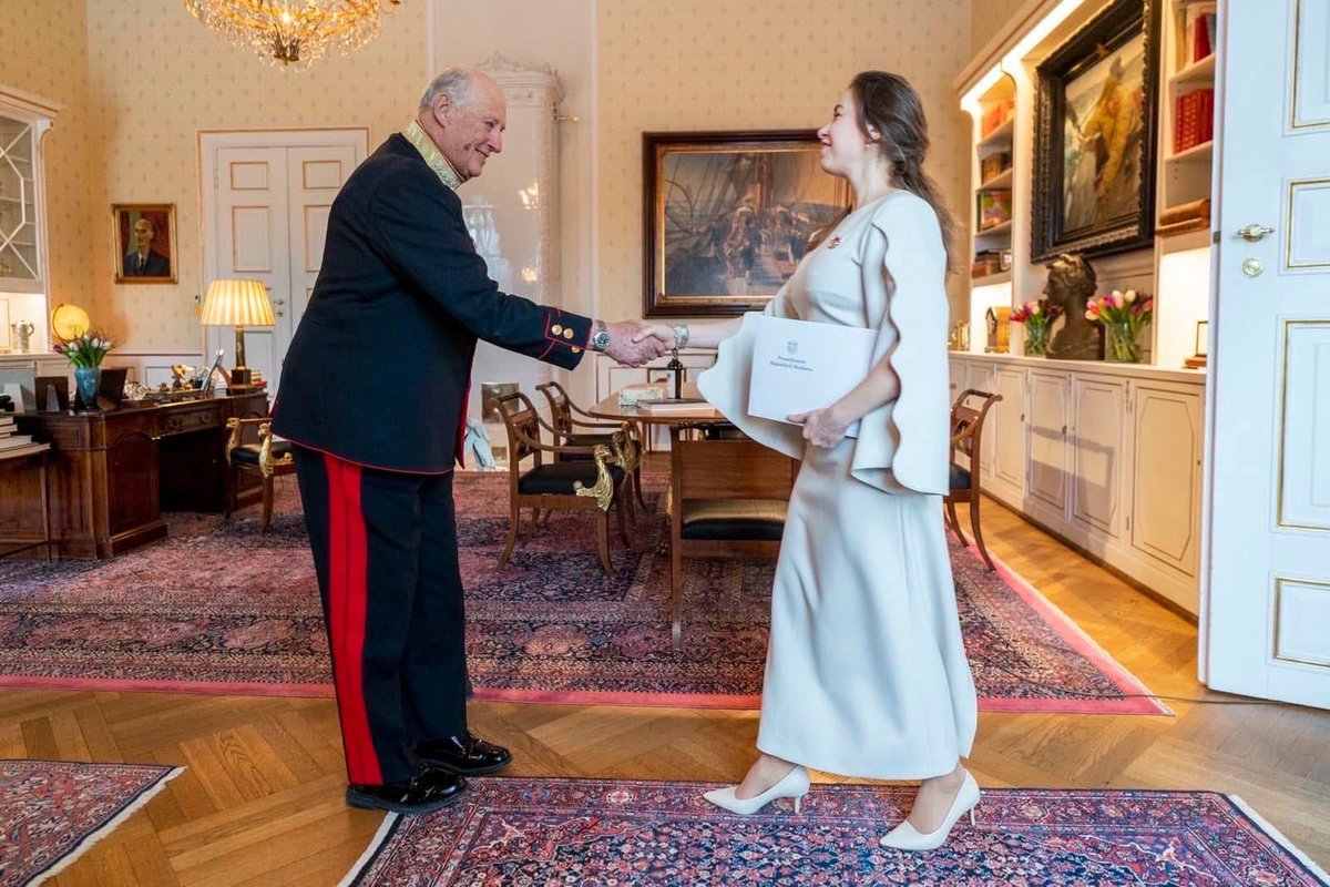 Liliana Gutan (@lilianagutan) on Twitter photo Hjertelig gratulerer med dagen til Hans Majestet Kong Harald V!
Vi ønsker Kongen god helse, lykke og mange flere år med tjeneste for folket.
Vi er takknemlige for hans bidrag til forholdet mellom #Moldova og #Norge!
📸Javad Parsa /NTB <a href="/Kronprinsparet/">Det kongelige hoff</a> Hjertelig gratulerer med dagen til Hans Majestet Kong Harald V!
Vi ønsker Kongen god helse, lykke og mange flere år med tjeneste for folket.
Vi er takknemlige for hans bidrag til forholdet mellom #Moldova og #Norge!
📸Javad Parsa /NTB <a href="/Kronprinsparet/">Det kongelige hoff</a>