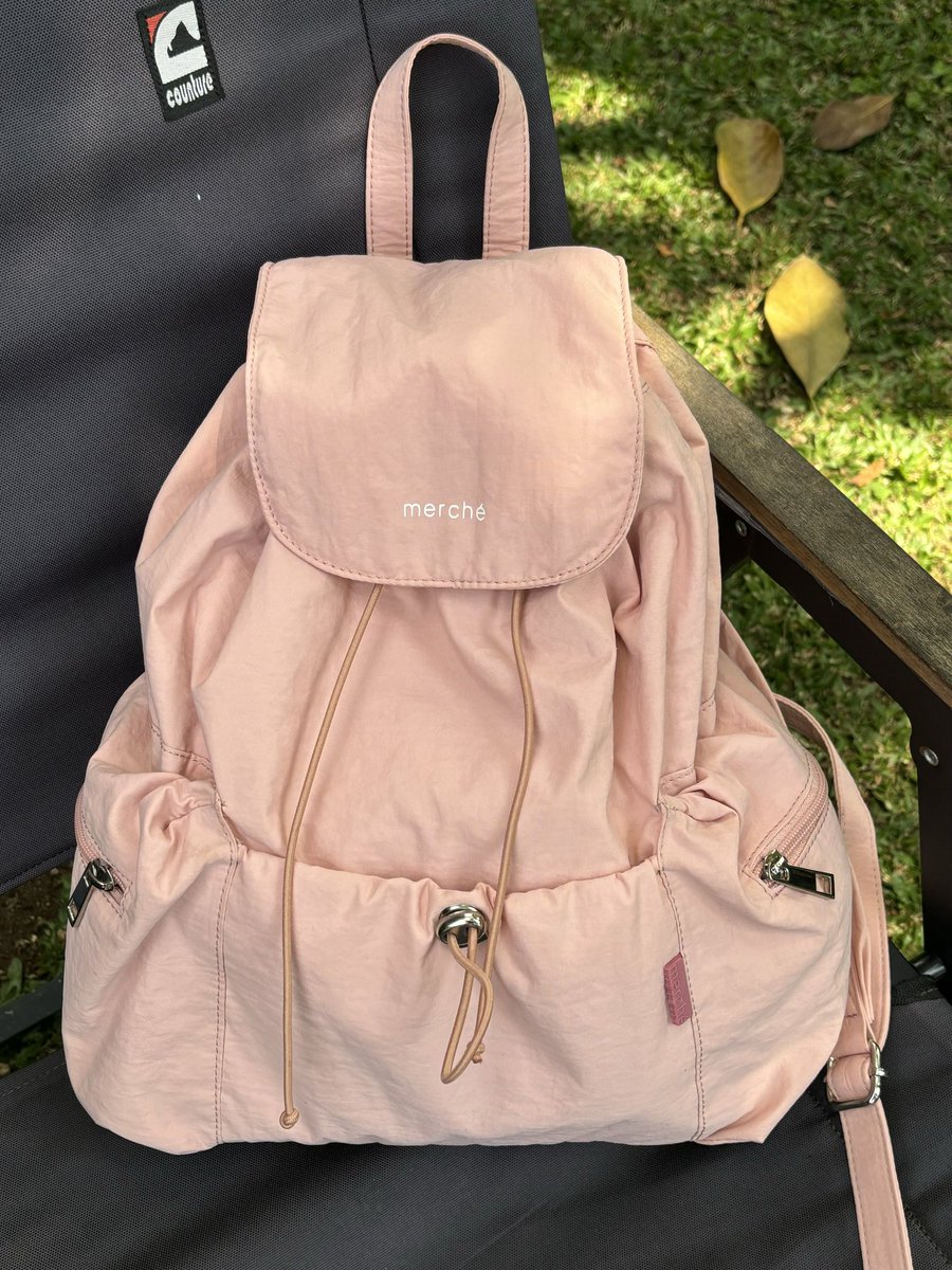 cloudysnowys's tweet photo. CALLING ALL RANSEL GIRLIES... yang kemana2 naik transum bawa barang banyak tapi gamau bikin pundak jadi pegel &amp; ribet 🤡🫵🏻

bahannya anti air &amp; modelnya juga stylish, paling penting MUAT LAPTOP SAMPAI ✨15INCH✨ https://t.co/Xi9jaUXLvd