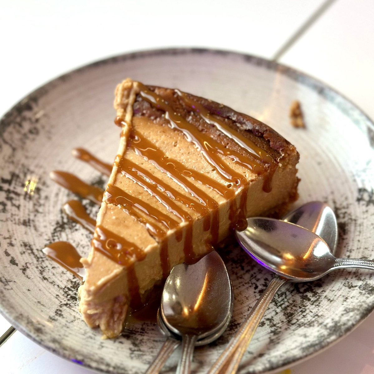 quarantine_cebu's tweet photo. 【スイーツ🇪🇸】

①. CHOCOLATERIA SAN GINESのチュロス

②. Aztlán Restaurante Mexicanoのカラメルチーズケーキ

③. Casa Camaraのティラミス

④. BAR SPORTのチーズケーキ

+αでOtaeguiのバスクチーズケーキやカフェでの菓子パン多数…🇪🇸

自分でも糖尿病の検査に引っかからないのが不思議です🐥 https://t.co/nMzZ6dHCMh