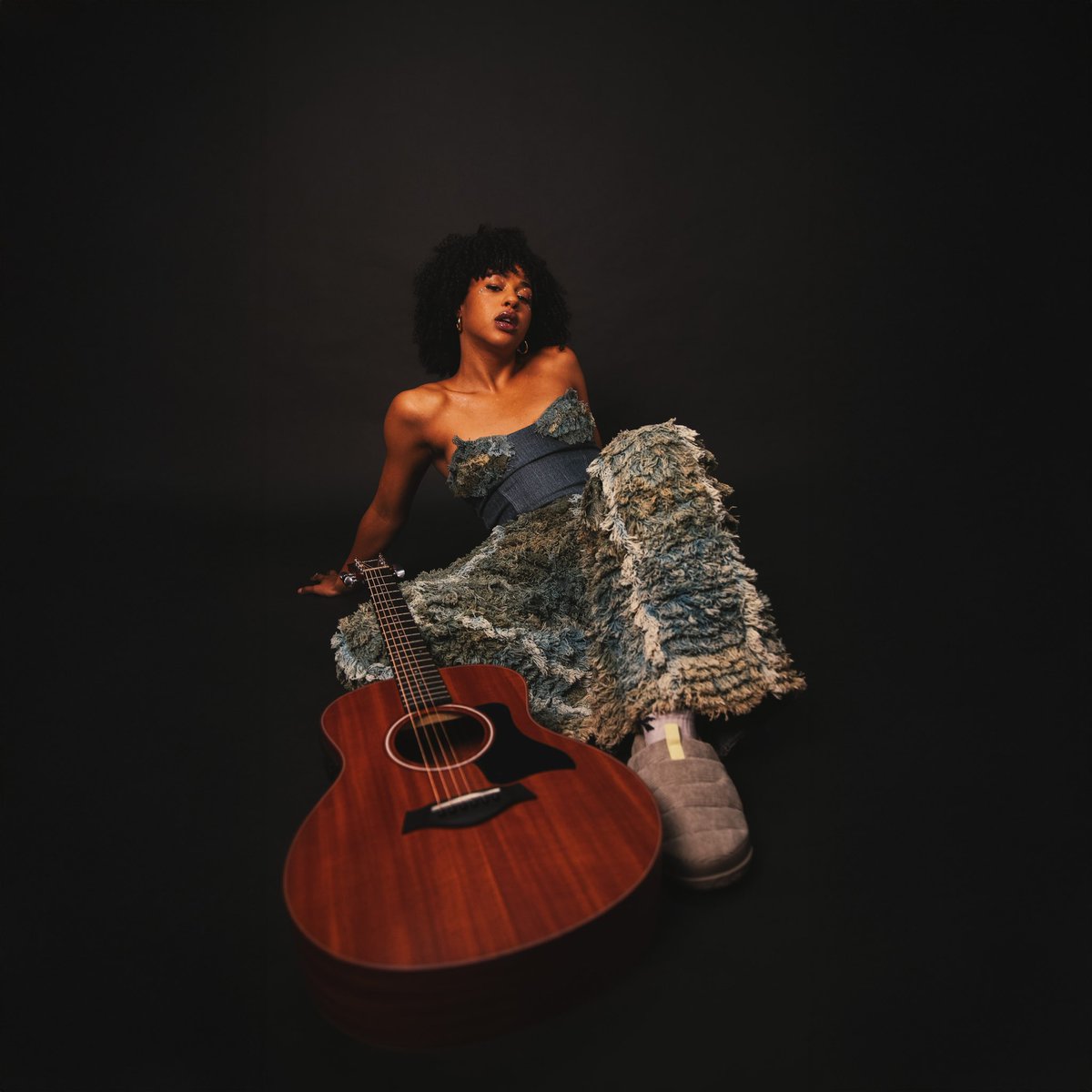 PALACEPROD's tweet photo. 🚨 NOUVEL EP DISPONIBLE 🚨

Il est temps pour @DinaaOfficiel de vous en dévoiler d’avantage sur elle et sur son univers au travers d’un second EP ! 

« Finalement » maintenant disponible partout ✨

👉 https://t.co/sqImG4jwGr https://t.co/g3B0iRhMEr