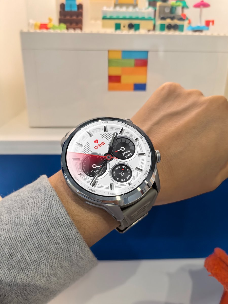 Rogbid_Official's tweet photo. Explore life with the #Rogbid #ModelR smartwatch. Connect via WiFi or 4G, solve challenges, and capture moments. The world is yours to discover!
Order Now: https://t.co/HeG0zo6V1s
#smartwatch #smartphone #android #fitness #workout #weekend https://t.co/Hs4A3vlDkH