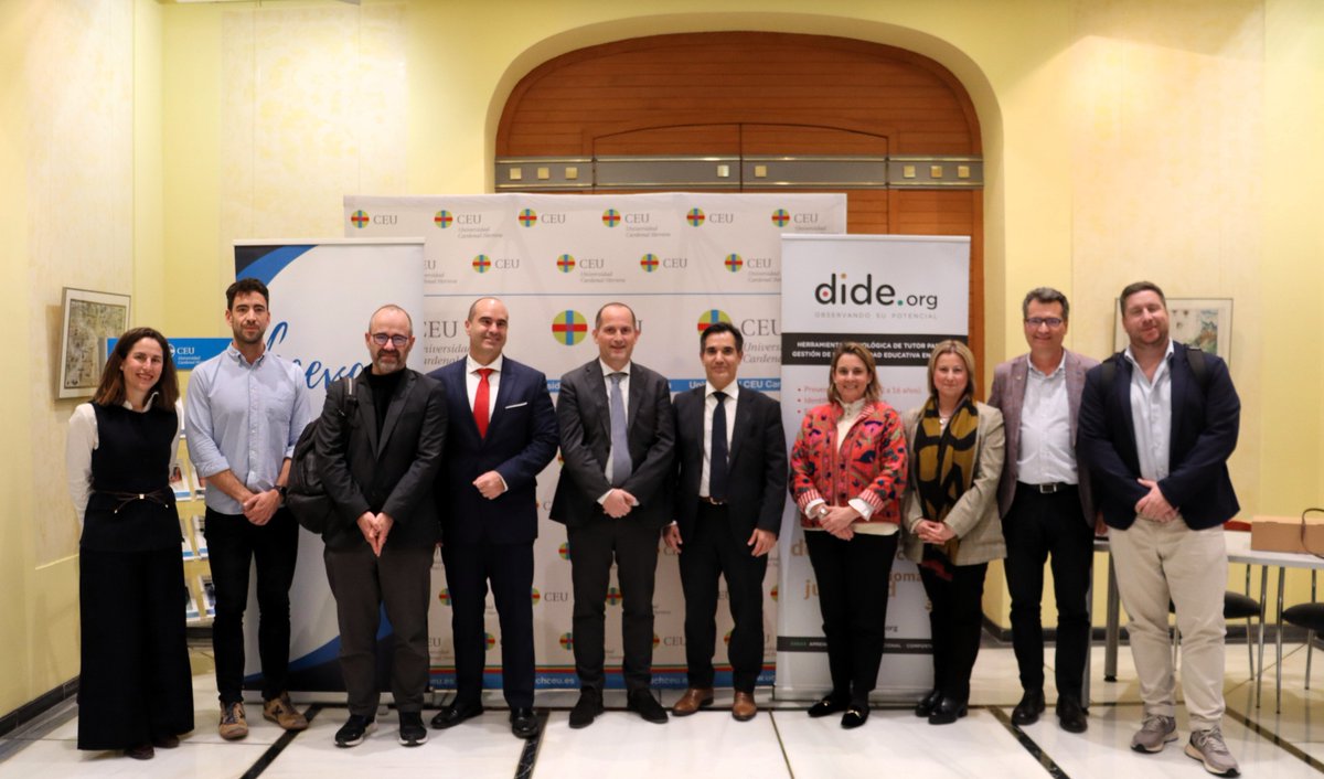 feceval_cece's tweet image. Ayer celebramos en el Palacio de Colomina CEU, la jornada sobre "Innovación Tecnológica y la IA: Transformando el Aprendizaje en las Escuelas", organizada por @feceval_cece, CEU Cardenal Herrera @prensaUCHCEU, Ricochef y DIDE @dideapp
🎯Aprendizaje y desarrollo de los estudiantes