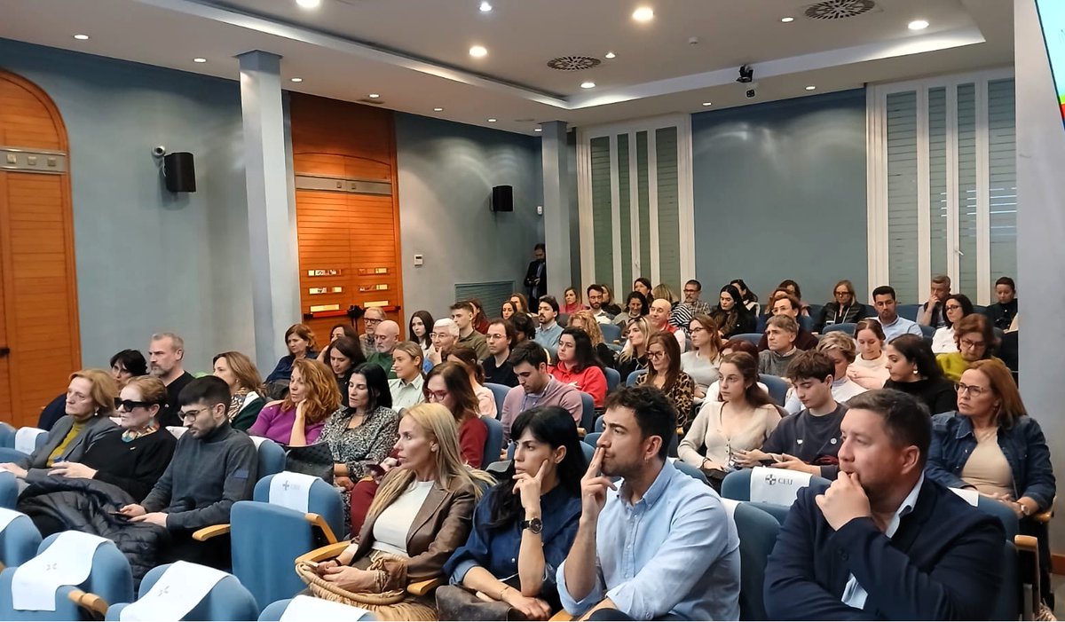 feceval_cece's tweet image. Ayer celebramos en el Palacio de Colomina CEU, la jornada sobre "Innovación Tecnológica y la IA: Transformando el Aprendizaje en las Escuelas", organizada por @feceval_cece, CEU Cardenal Herrera @prensaUCHCEU, Ricochef y DIDE @dideapp
🎯Aprendizaje y desarrollo de los estudiantes