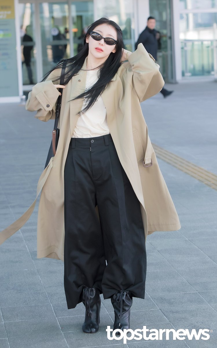 TSN_PHOTO's tweet image. 이채연, ‘뭐야 멋있잖아요’ (인천공항 출국) [HD포토] #워터밤 #마닐라 #인천공항 #출국 #입국 #프리뷰 #이채연 topstarnews.net/news/articleVi… &amp;lt;- Original Photo