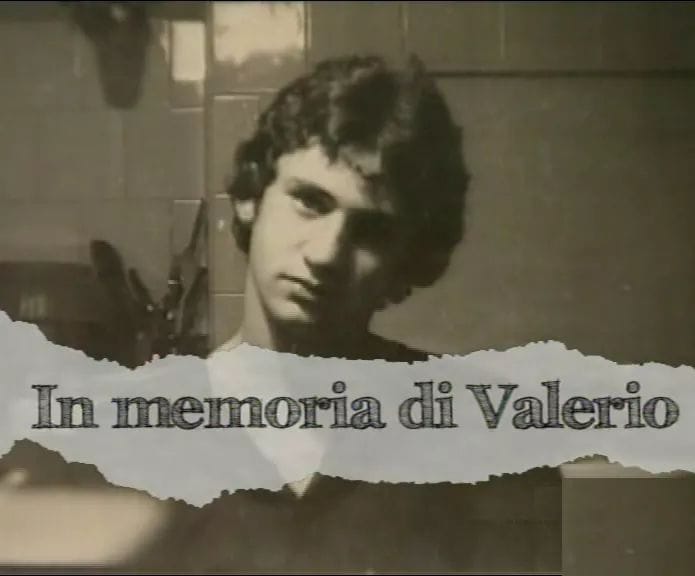 Aveva solo 19 anni quando i fascisti gli tolsero la vita.Oggi ricordiamo Valerio Verbano assassinato da mano vile fascista.
ll 22 febbraio 1980 un gruppo di neofascisti rimasti impuniti uccidevano a casa sua, sotto gli occhi impotenti dei genitori Valerio Verbano, giovanissimo