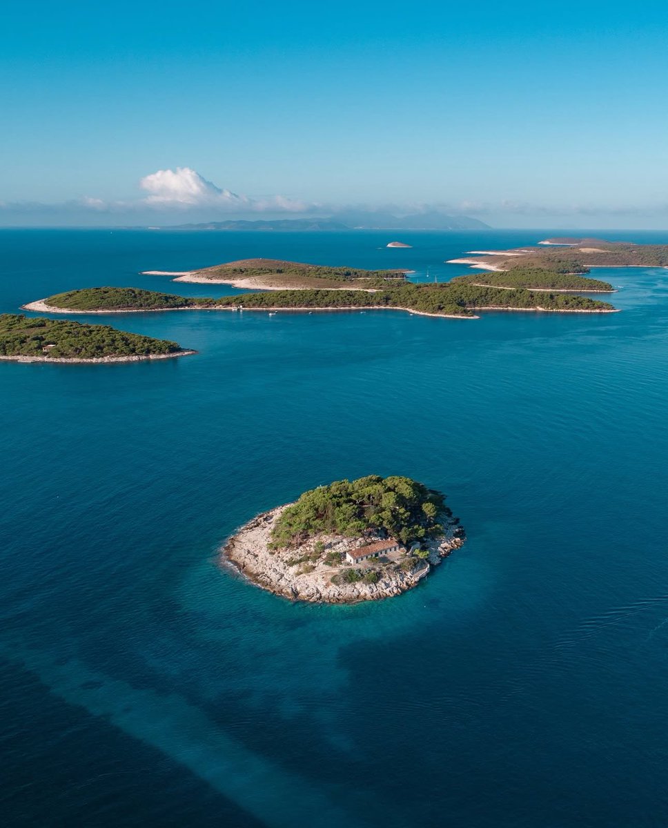 HrvatskaNaDlanu's tweet photo. Are you planning to visit Croatia this summer? 🇭🇷
・・・
Tell us in the comments which destinations are on your wish list. 😍
・・・
📍H V A R, Croatia 🇭🇷 @visithvar by @maplesearup 
・・・
👉 https://t.co/9IxlUJvpyp https://t.co/YuK5X3aWRJ