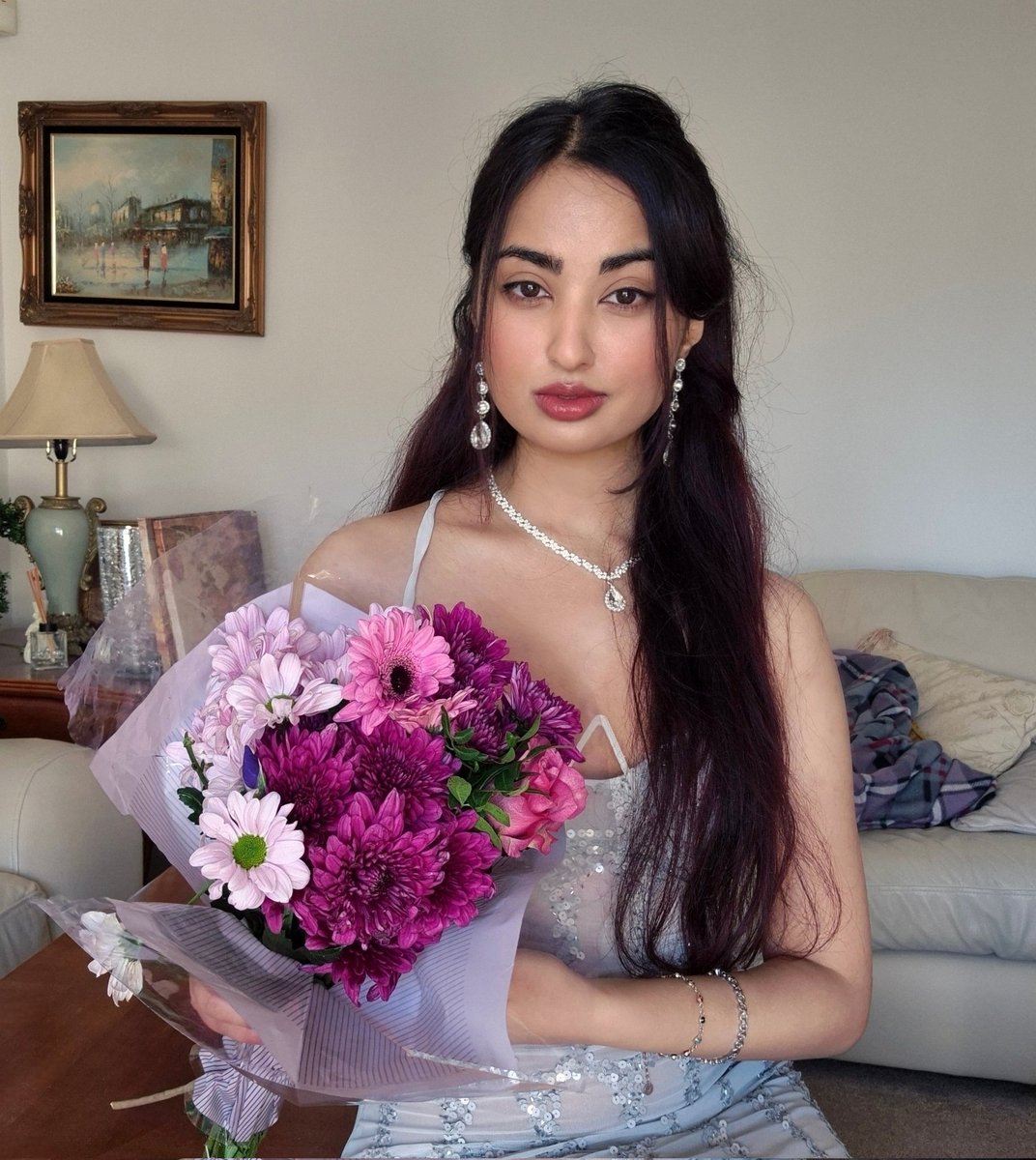 BTS21_2019's tweet photo. Feeling honoured to share a birthday with LV Bag and MOTS7 💜💐👜🎂 https://t.co/dmgz3nbfdy