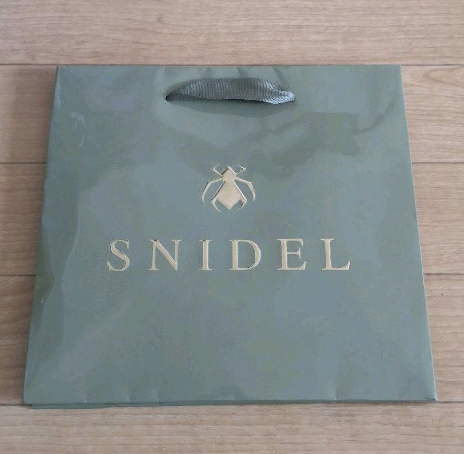 fukaya_reito's tweet photo. 話すとみんな知らないアパレルの話し

SNIDEL（スナイデル）という200億売り上げのブランドがありますが、以前にブランドロゴに「蜘蛛」が入ってたって知ってましたか？蜘蛛外れてから売れたよね。なんて会話した遠い記憶があります https://t.co/X0ZFWWqCM4