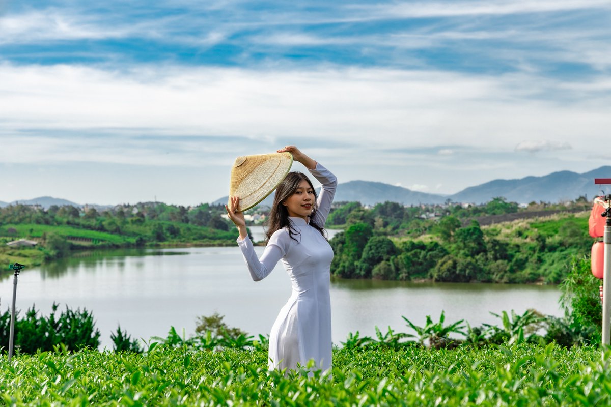 Wishing you the best as you chase success. Thanks for being the incredible friend you are, bro. Leslee Lamens