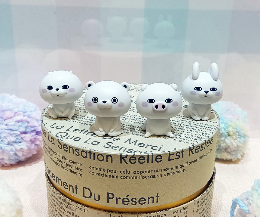 2月下旬より100円ショップにて販売開始の #ヨッシースタンプ グッズを