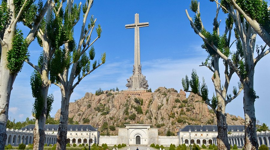 AbogadosCrist's tweet photo. Madrid ha declarado la antigua fabrica de lácteos Clesa como Bien de Interés Cultural.
✝️Mientras tanto el Valle sigue abandonado a su suerte. ¿A qué espera Ayuso a declararlo también BIC? https://t.co/lzbnyOG1U5