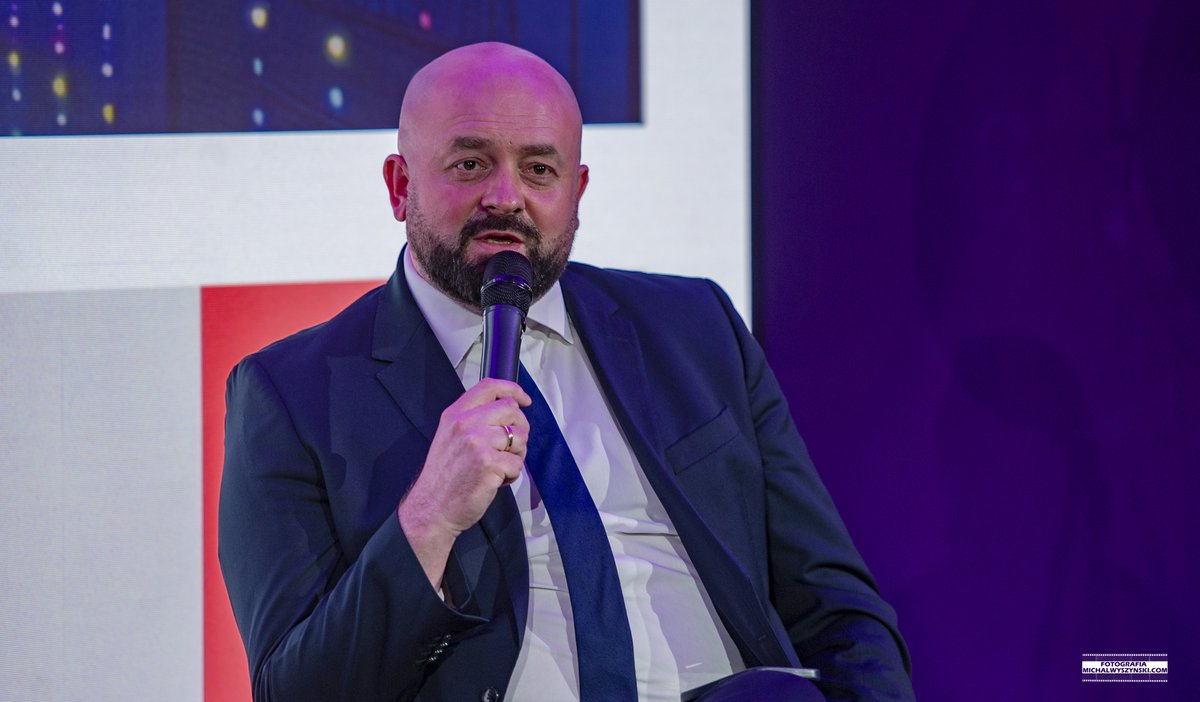ForumDataCenter's tweet photo. Nie zabrakło dyskusji o nowych trendach na rynku Data Center oraz wyzwaniach związanych z bezpieczeństwem i rozwojem Sztucznej Inteligencji i technologii kwantowych .  Parterem wydarzenia byli: Narodowe Centrum Badań i Rozwoju, Oracle , Centralny Ośrodek Informatyki i T2S. https://t.co/jhNeoVySV9
