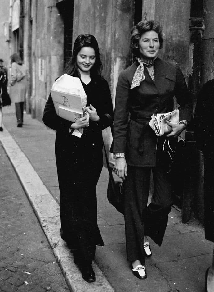 hiddenliburua's tweet photo. Isabella Rossellini et sa mère, Ingrid Bergman, Rome, 1970. https://t.co/FBaKZ7j8Z1