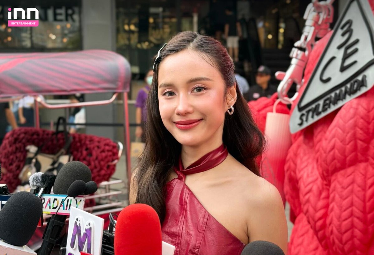INNNEWS's tweet photo. 📸''เก๋ไก๋ ณัฐธิชา'' ใน ''งาน 3CE Dream in Cashmere in BKK''
#iNNNew #เก๋ไก๋สไลด์เดอร์ #kaykai_Ntch #เก๋ไก๋ณัฐธิชา #3CECashmereHugEvent #ลิปแมทนุ๊มนุ่มดุจแคชเมียร์ #3CETH #CASHMEREHUGLIPSTICK #DRESSYOURLIPSINCASHMERE #ไม่พลาดทุกเรื่องอินเทรนด์ https://t.co/Gf5NZ0BmMQ