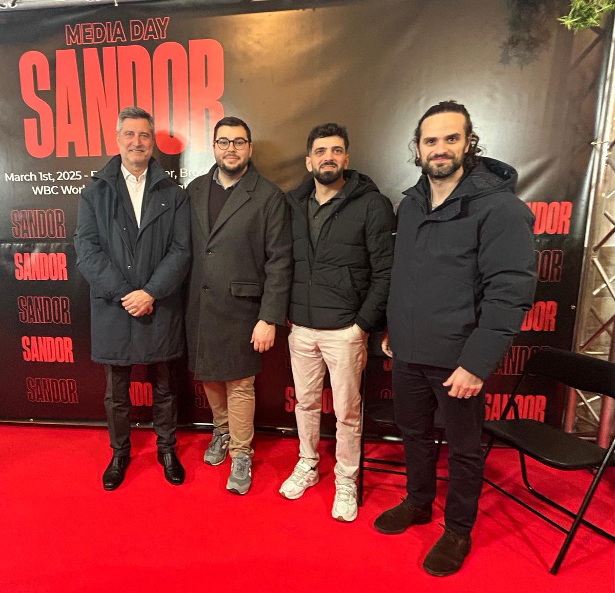 jmartigalbis's tweet photo. Ahir l’equip de @Junts_BCN vam acompanyar @sandormartin al “Media Day” previ al combat pel títol de campió del món de boxa en categoria super lleuger.
Molta sort el dia 1 de març a Nova York Sàndor! Amb la teva gent de #NouBarris t’esperem a la tornada amb el cinturó de campió! https://t.co/26flok59DO