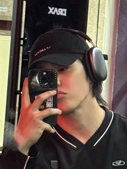 1004ddadu's tweet photo. pls hide the scissors 🧎‍♀️ https://t.co/MRYgINGJif