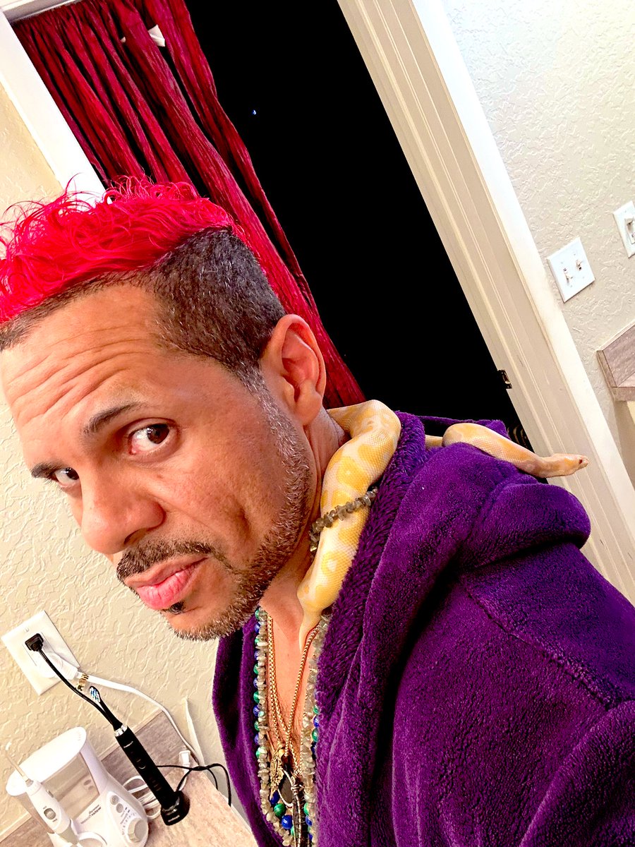 qt3cx's tweet image. Osiris enter me….From bags to riches….. #somoteitbe #andsoitis #neondreams #ageofaiquariii #qt3cx