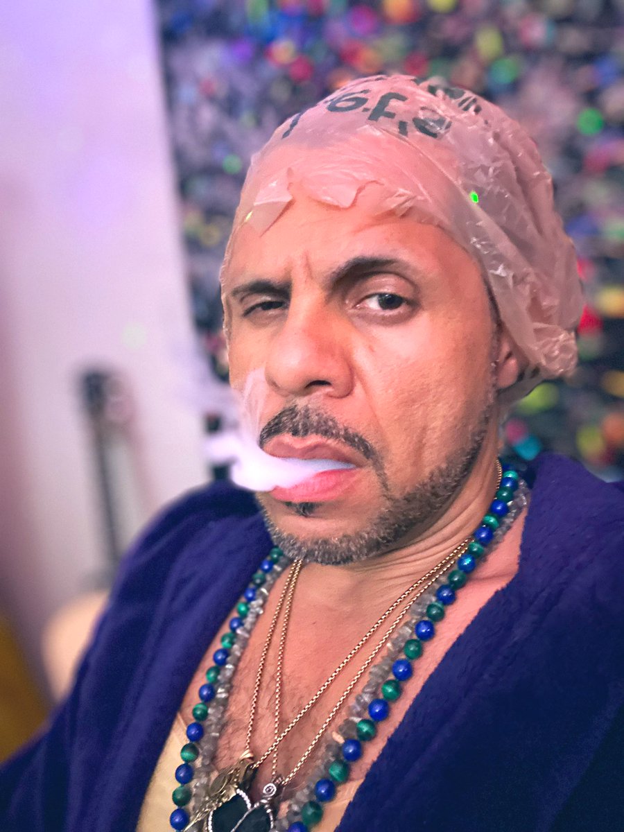 qt3cx's tweet image. Osiris enter me….From bags to riches….. #somoteitbe #andsoitis #neondreams #ageofaiquariii #qt3cx