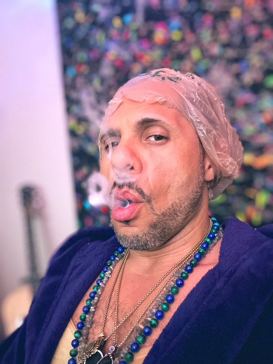 qt3cx's tweet image. Osiris enter me….From bags to riches….. #somoteitbe #andsoitis #neondreams #ageofaiquariii #qt3cx