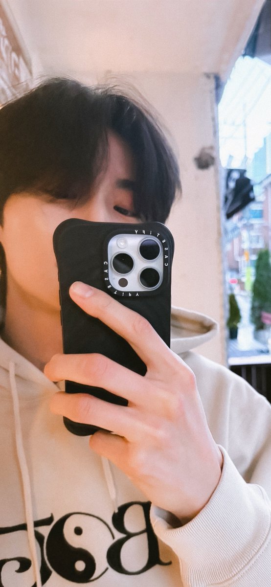 byeonwoosan's tweet photo. 250221 byeonwooseok Instagram 

😶

#변우석 #ByeonWooSeok 
#폰배경 #변우석폰배경 #벼누서기폰배경 
#wallpaper #lockscreen https://t.co/RmfGl4wxVS