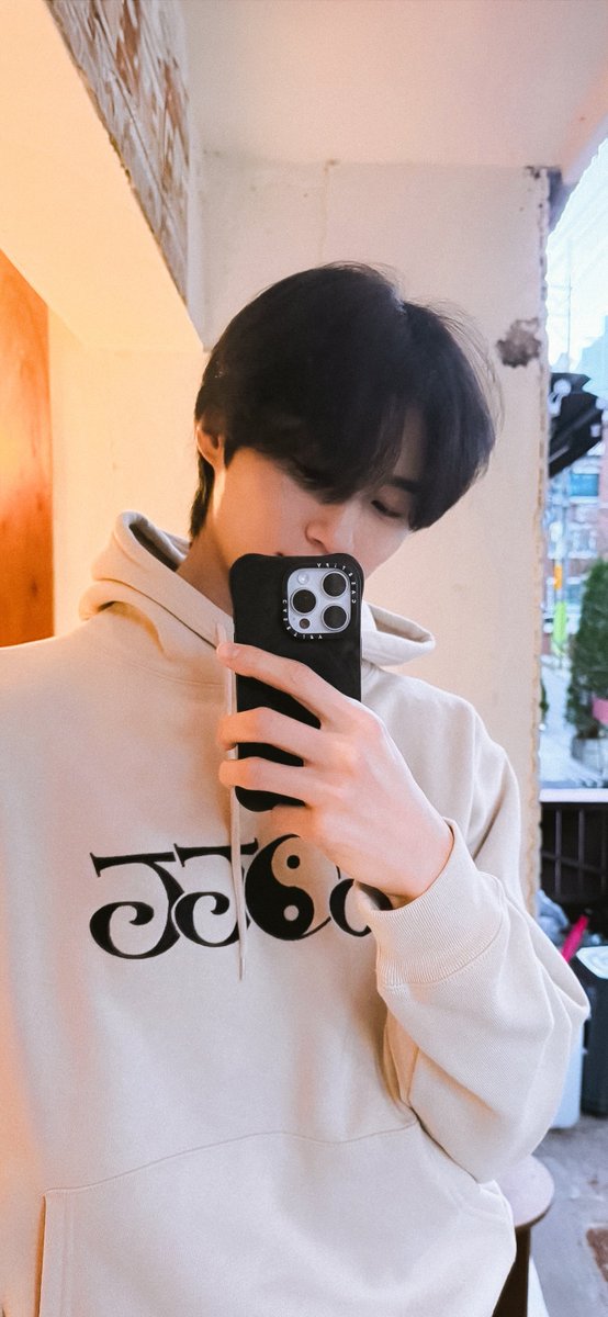 byeonwoosan's tweet photo. 250221 byeonwooseok Instagram 

😶

#변우석 #ByeonWooSeok 
#폰배경 #변우석폰배경 #벼누서기폰배경 
#wallpaper #lockscreen https://t.co/RmfGl4wxVS