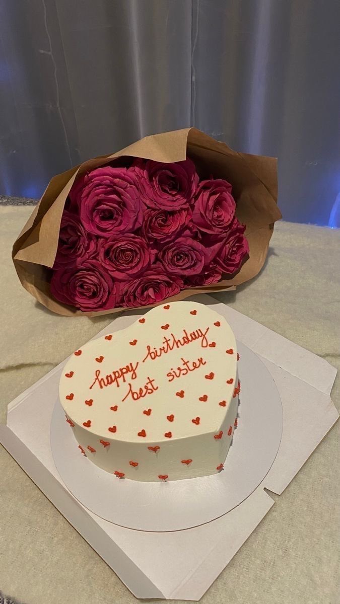 RinahTusiUg's tweet image. We also do gift hampers with bento cakes, big cakes, cupcakes and more pastries