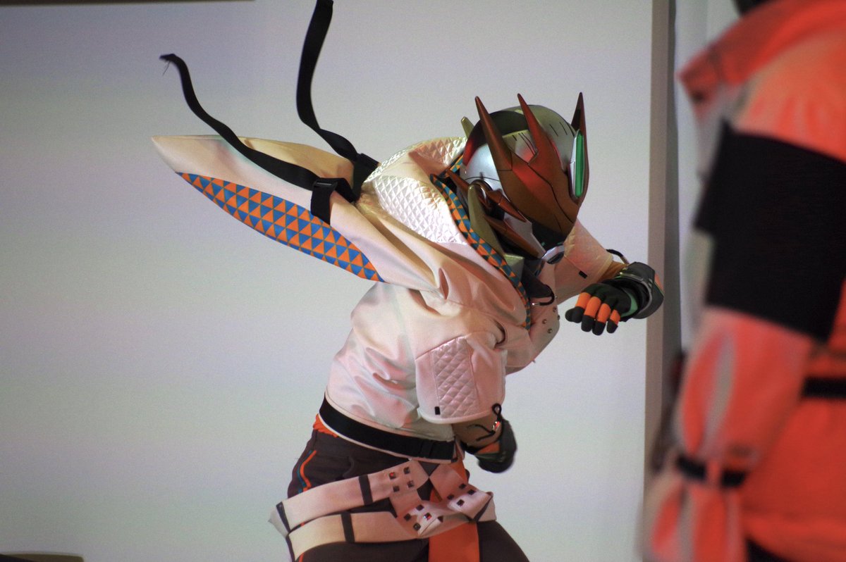 特撮あるある そのマスクどこで視界を確保してるの？？？