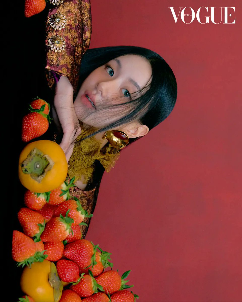 VOGUE KOREA tweet media