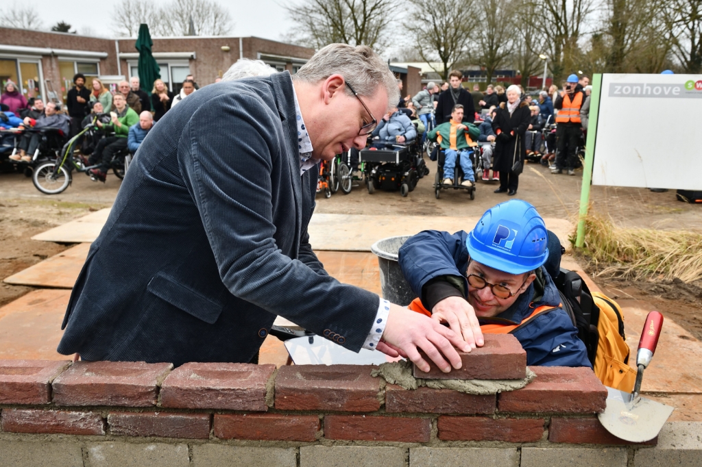Eerste steen gelegd voor nieuwe boswoningen op Zonhove - #senb mooisonenbreugel.nl/l/39509