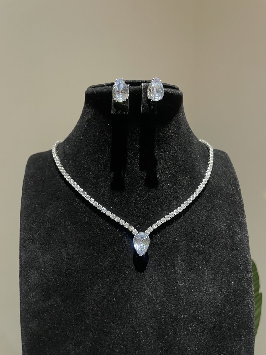 Love love these set 😍😍
Colour: silver  
Price: 15,000 Naira

Send a DM or click link in bio to order
#jewelry #jewelrytobuy