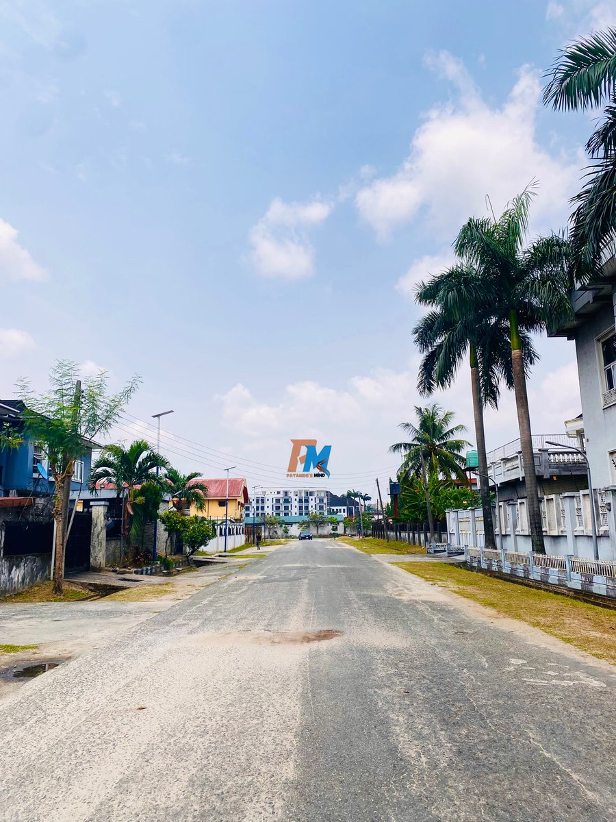 DubaminiP's tweet photo. What comes into mind the moment you sight a beautiful house on the streets of GRA? 
In some funny ways, your mind gives you this unusual confidence that “no worry, I go build the one wey beta pass this one…”

#patamini 
#shot &amp; edited by PATAMINI https://t.co/L5hiHXNEoM