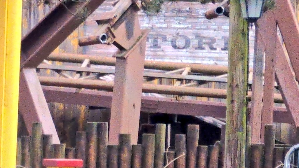 A sad day but progress means difficult decisions 🥹 

Following the news that #ProjectPlay has been approved Chessington have wasted no time in site clearance which, unfortunately, means the end of an iconic coaster - Scorpion Express

Work began yesterday on it's removal 🏗️ 
1/2