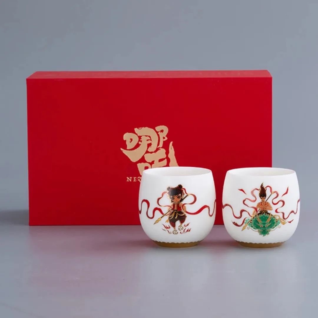 QuanzhouEN's tweet photo. When Dehua Porcelain meets NEZHA - sparks fly! 🔥🎨 This mythical tea cup fuses China's 400yr ceramic legacy with rebellious deity energy. Legendary craftsmanship meets pop culture icon! ⚡ #DehuaPorcelain #NezhaVibes #ArtisanMagic @HolaFujian @WangLutongMFA @xuejianosaka https://t.co/nA6iR4etzn
