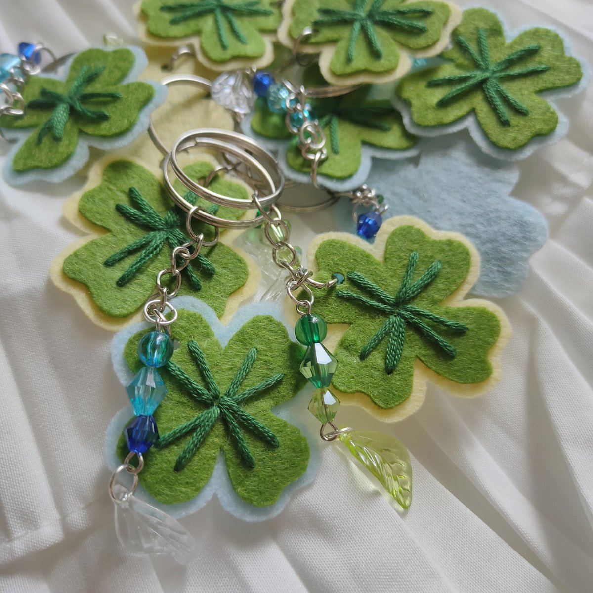 gaymauve's tweet photo. DAY6 Forever Young in Manila 🤍🍀
— fan support by @gaymauve

Handmade felt clover keychain &amp; clover ring

✧ rt &amp; like (show proof)
✧ trade on d-day
✧ limited pcs
✧ loc: tba
✧ 1:1

See you po! 🤍

#DAY6_3RD_WORLDTOUR_MANILA
#DAY6_3RD_WORLDTOUR_MNL
#ForeverYounginManila https://t.co/vC2vttN6s8