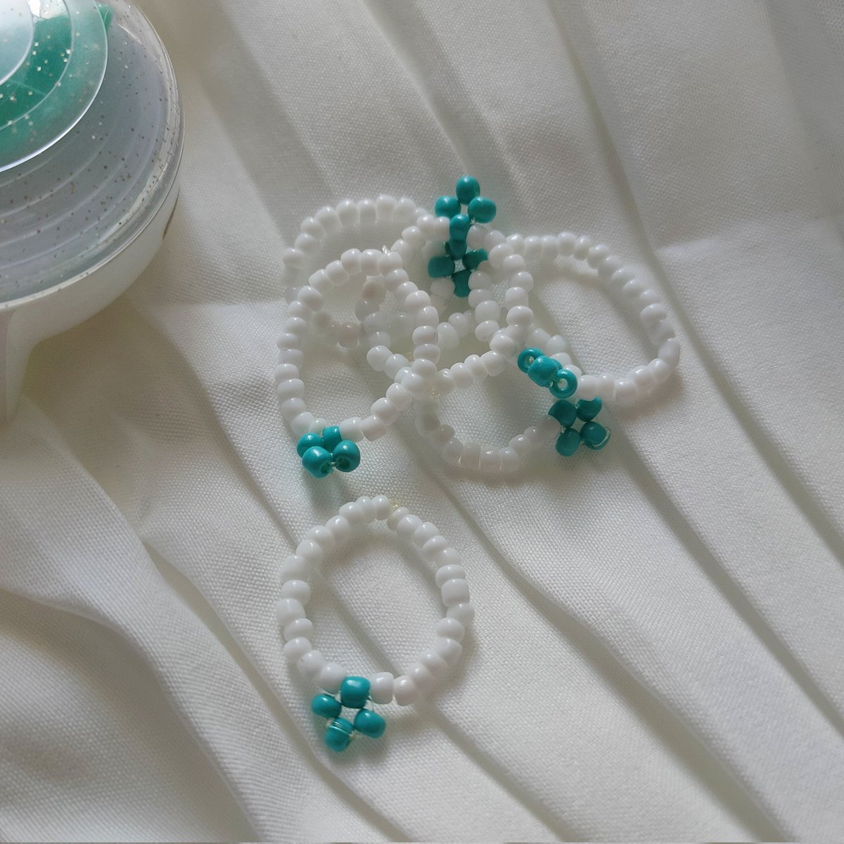 gaymauve's tweet photo. DAY6 Forever Young in Manila 🤍🍀
— fan support by @gaymauve

Handmade felt clover keychain &amp; clover ring

✧ rt &amp; like (show proof)
✧ trade on d-day
✧ limited pcs
✧ loc: tba
✧ 1:1

See you po! 🤍

#DAY6_3RD_WORLDTOUR_MANILA
#DAY6_3RD_WORLDTOUR_MNL
#ForeverYounginManila https://t.co/vC2vttN6s8
