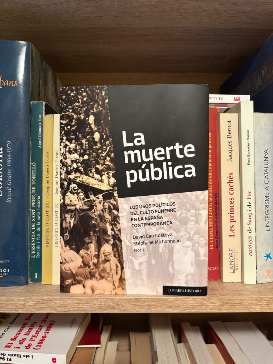 Molt content d’haver rebut el meu exemplar de “La muerte pública” (<a href="/comareseditor/">Editorial Comares</a>)! Hi comparteixo un capítol amb en <a href="/dvd__cc/">David Cao Costoya</a> i l’<a href="/almacruzate/">Alba</a>, sobre monuments commemoratius de la darrera carlinada.

Un llibre molt complet i amb una quota d’autores i autors inigualable! 🔝