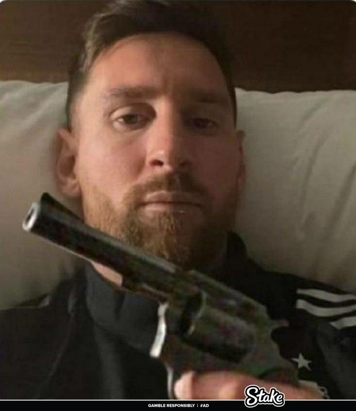 TotalPedri8's tweet photo. A thread of Leo Messi doing things for literally no reason https://t.co/o6YfpLnPjp