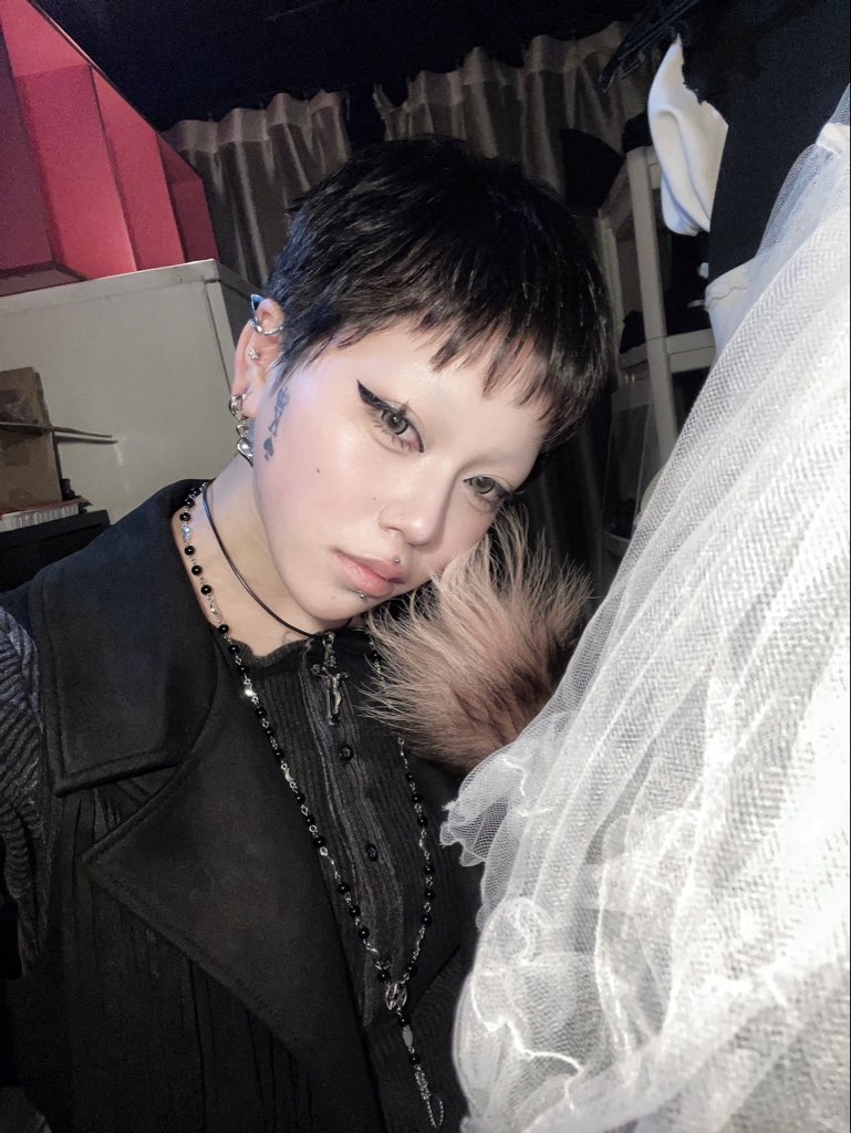 2025.2.21(金)

バニラ@dolcevanilla_s2 
19:00-23:00

V(ヴァグ) @VR___625
19:00-23:00

🥂リモート乾杯/チェキ🕊️
☞ bit.ly/48sdZoS

ご来店心よりお待ちしております💐