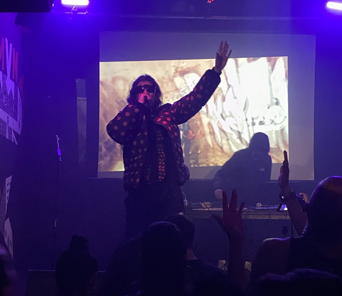 👊🕺💃🏻 <a href="/ElColetaMO/">El Coleta</a> #livemusic #kinkirap <a href="/deskomunalcoop/">La Deskomunal</a>