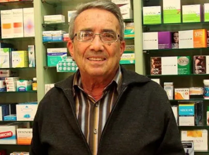 El nostre cosí Carles Jansà va morir ahir, als 84 anys. Era famaceútic de Vila-Seca, on exercia, a més, com a observador meteorològic, col.laborador d’AEMET. Son Pare, Ramon Jansà, havia creat la farmàcia i l’estació meteorològica de Vila-Seca, amb prop de 100 anys d’activitat.