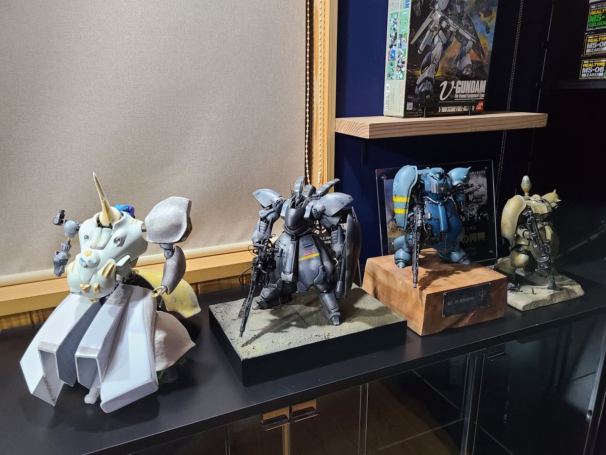 x9ltWKdJS441909's tweet image. #分かる人にだけ分かればいい
今、制作中の作品のサイズ感が解らないとのお叱りを😡受けましたので、大体100分の1設定としています、MGシリーズと並べてみましたのでこれで分かると思います。でも、分かる人にだけ分かってもらえたらそれでいいので、私を叱らないでいただけますか🙇🏻‍♀️