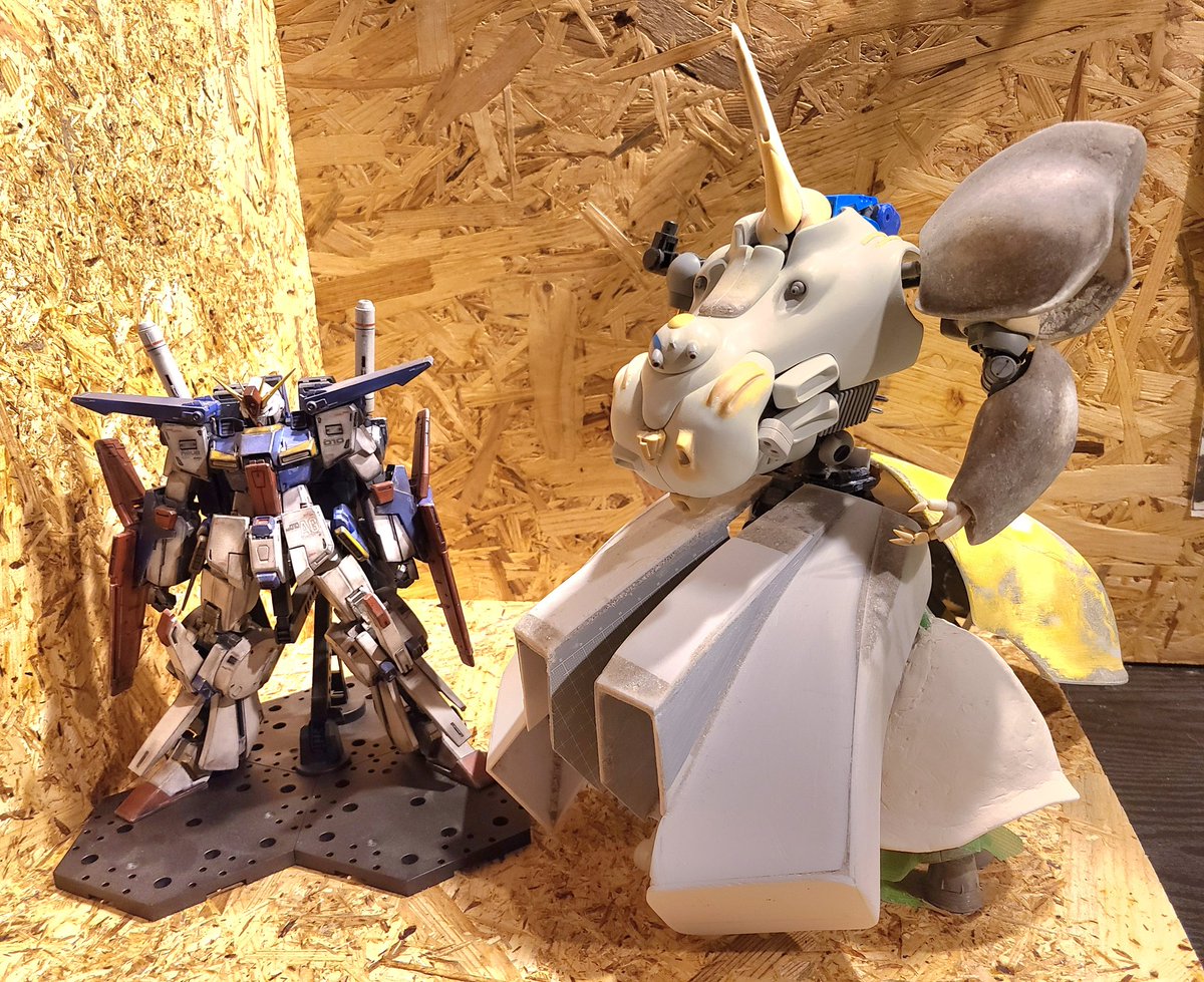 x9ltWKdJS441909's tweet image. #分かる人にだけ分かればいい
今、制作中の作品のサイズ感が解らないとのお叱りを😡受けましたので、大体100分の1設定としています、MGシリーズと並べてみましたのでこれで分かると思います。でも、分かる人にだけ分かってもらえたらそれでいいので、私を叱らないでいただけますか🙇🏻‍♀️