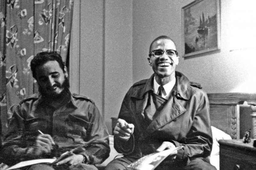 60 yıl önce bugün Malcolm X uğradığı silahlı saldırı sonrası hayatını kaybetti.

''Ben gerçeğin peşindeyim, kimin söylediği önemli değil. Ben adaletin peşindeyim, kim için veya kime karşı olduğu önemli değil.''  

#MalcolmX