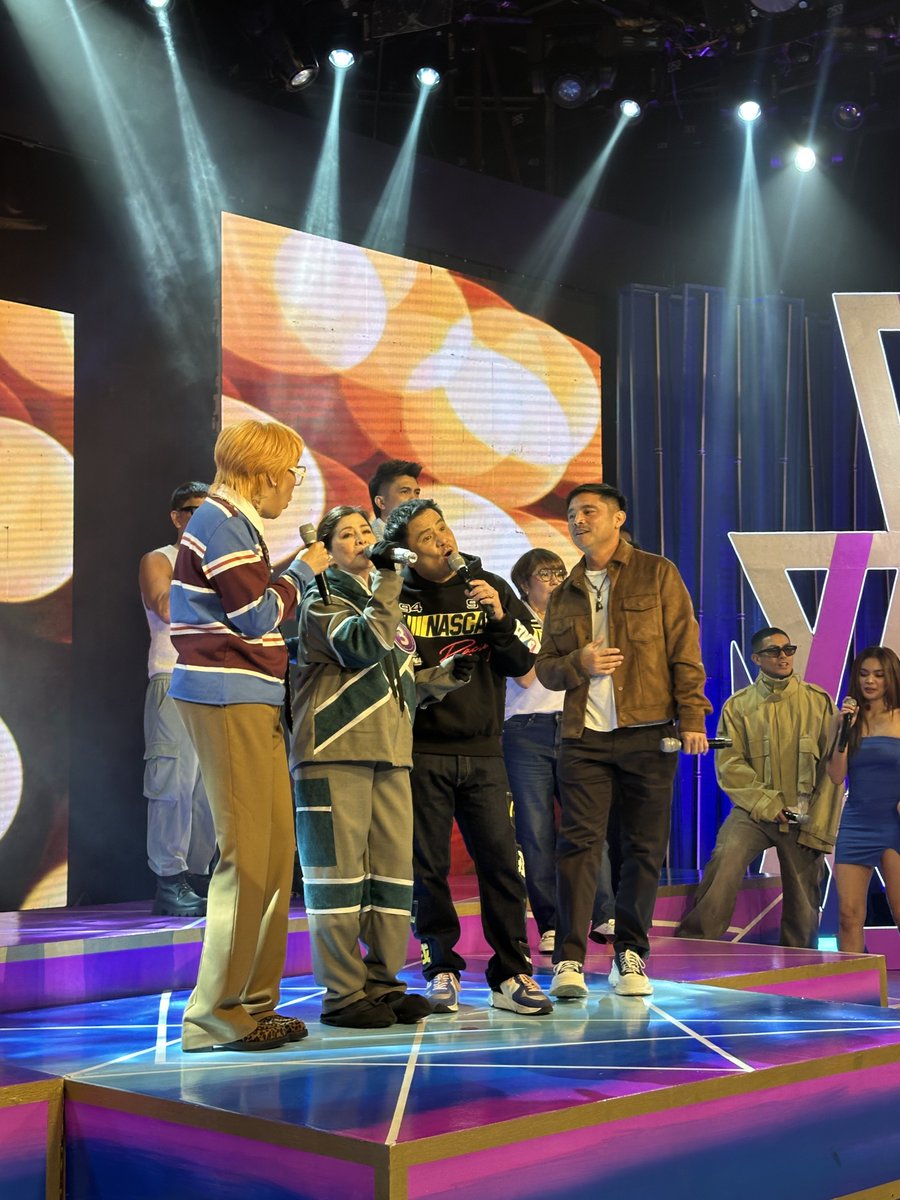 TaongGrasya__'s tweet photo. Ms. Joey Albert sings “Tell Me”, with showtime hosts! ang sayaaaaa ng kantahan kanina! #ShowtimeFUNtastic @itsShowtimeNa #HideAndSing https://t.co/no5kIfrFbi
