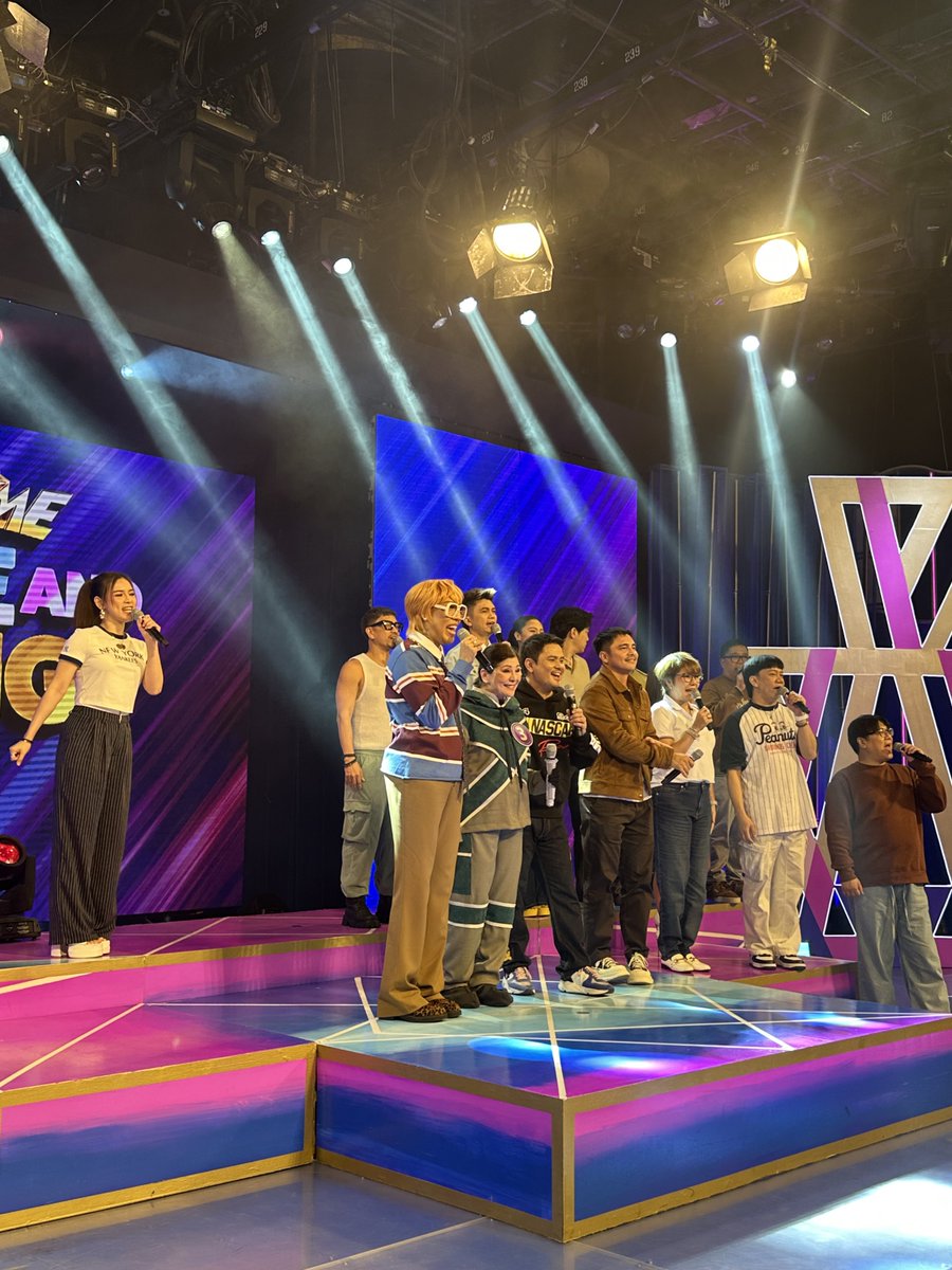 TaongGrasya__'s tweet photo. Ms. Joey Albert sings “Tell Me”, with showtime hosts! ang sayaaaaa ng kantahan kanina! #ShowtimeFUNtastic @itsShowtimeNa #HideAndSing https://t.co/no5kIfrFbi